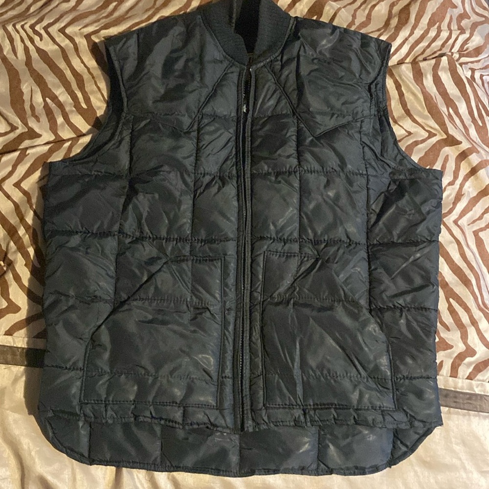 Vintage walls black puffer vest